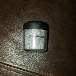MAC sequin pigment